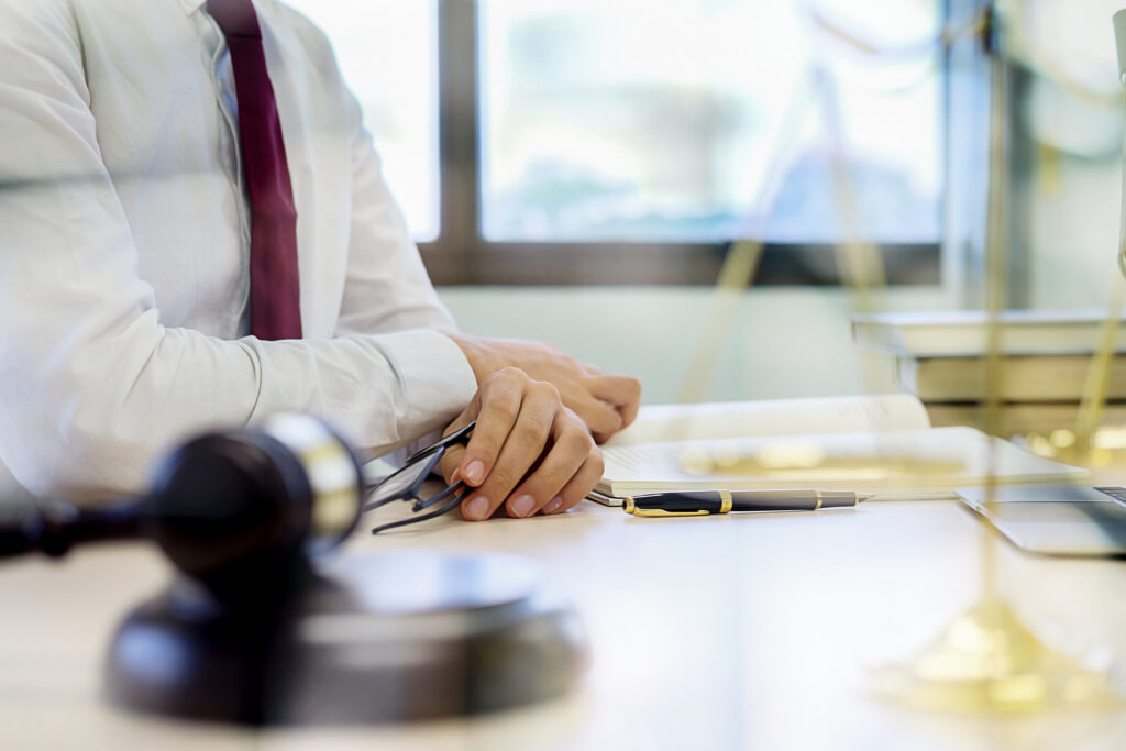 midsection lawyer sitting table courthouse עורך דין הוצאה לפועל